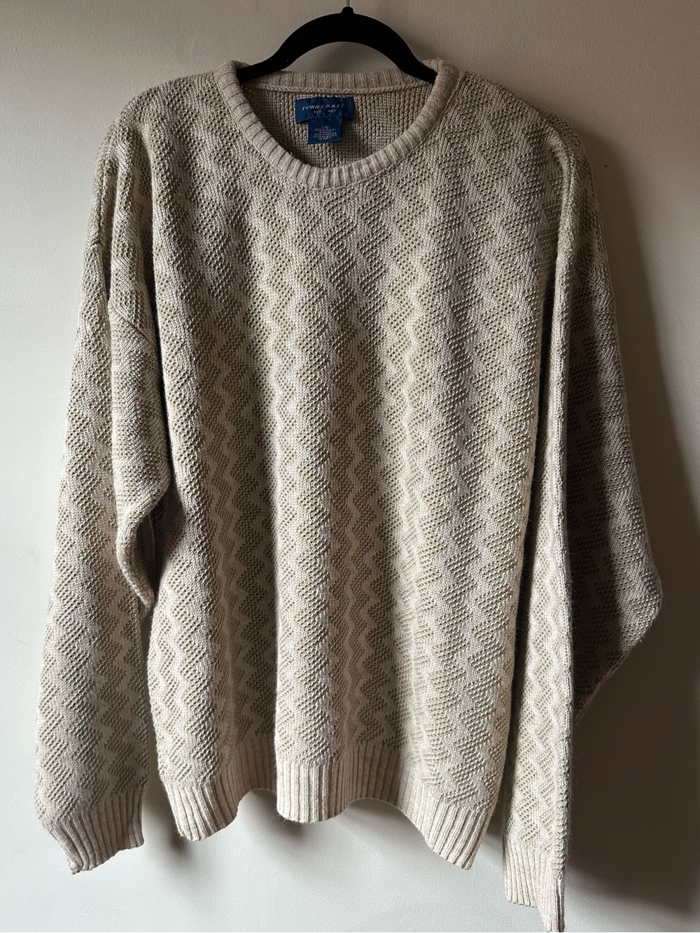 ✨5/$25 Men’s Sweater Chevron Neutral - Picture 1 of 3